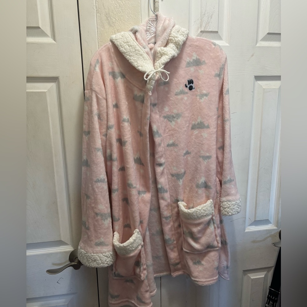 Bear Paw Pink Fleece Robe with Cloud Pattern